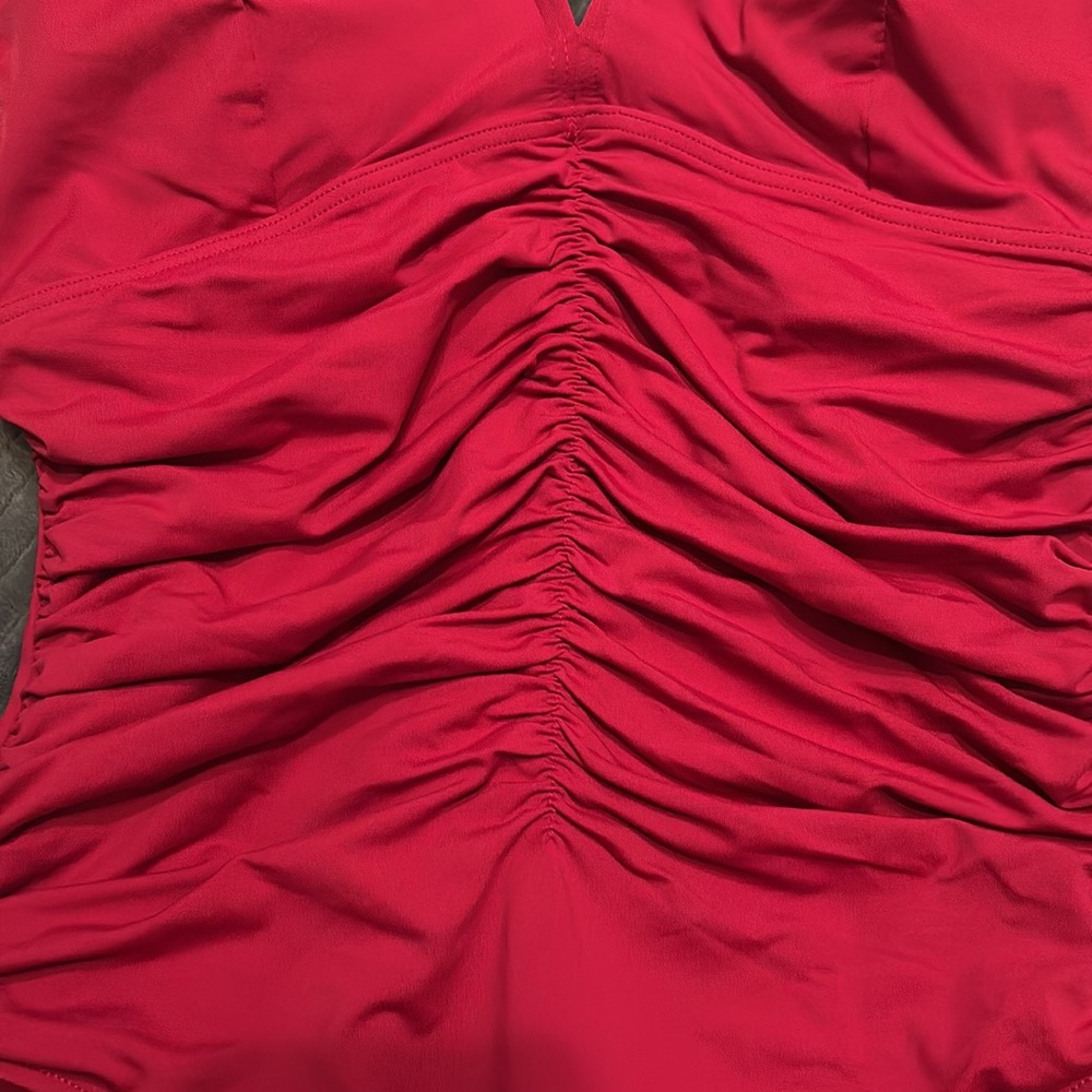 Contours by Coco Reef sz 10 32C
V-Neck Ruched One-piece Swimsuit Magic Panel - Picture 3 of 13